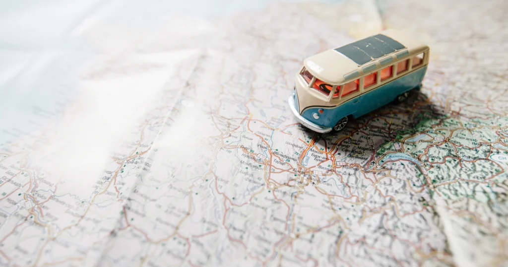 photo qui montre une carte un van pour exprimer les meilleures solutions pour avoir internet en road trip aux usa.