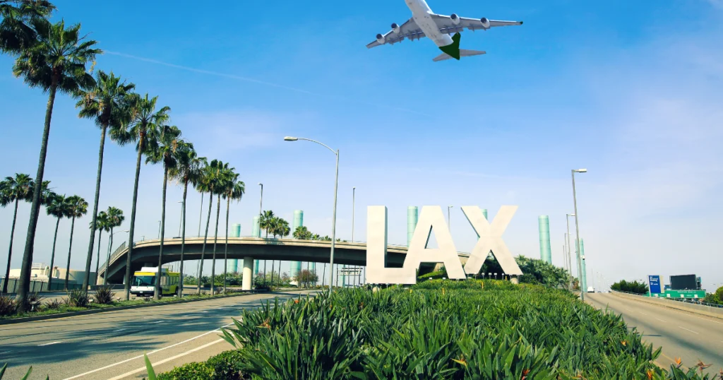 photo du LAX aéroport de Los Angeles pour symboliser le fait de trouver une solution pour avoir internet en voyage