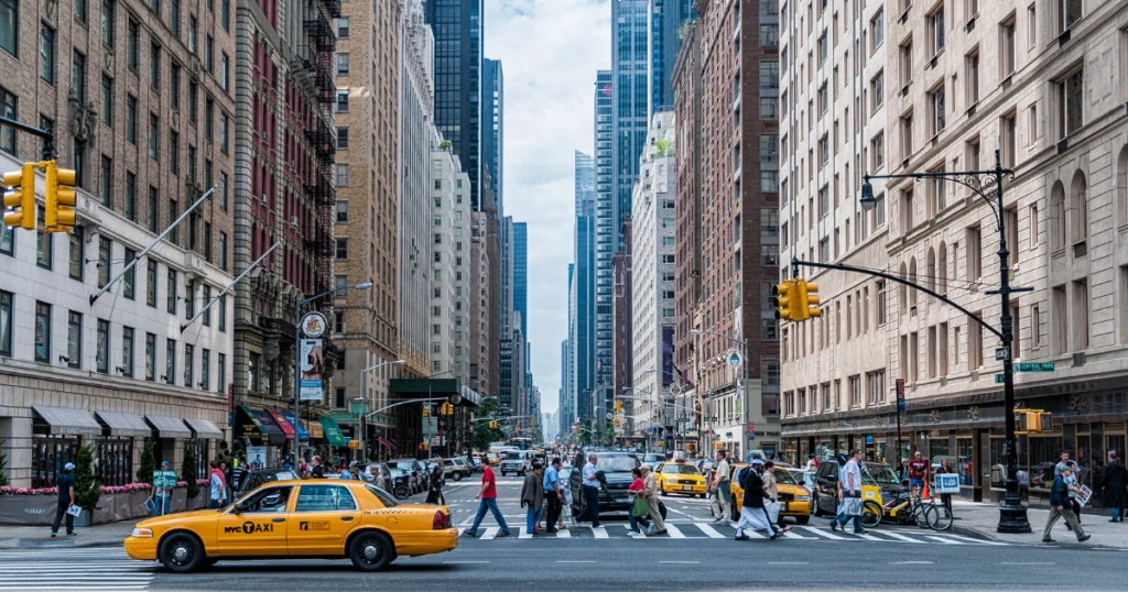 photo d'une rue de new-york pour illustrer les meilleures manières d'être connecté à New-York.